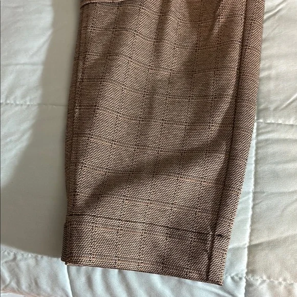 Liverpool Utility Crop w/Tab Hem & Cargo Pocket - Picture 9 of 11